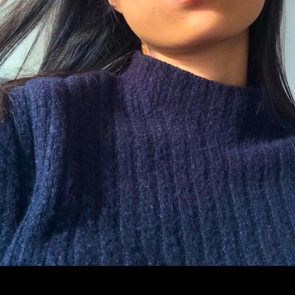 Uniqlo Sweaters - ⏰Uniqlo Cable Knit Wool Sweater Navy Blue
Size Small